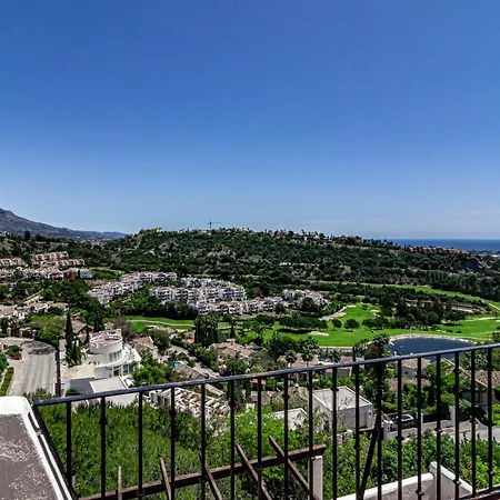 Lag - Spacious Townhouse With Private Jacuzzi And Holiday home Marbella