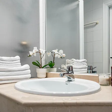 Lag - Spacious Townhouse With Private Jacuzzi And Holiday home