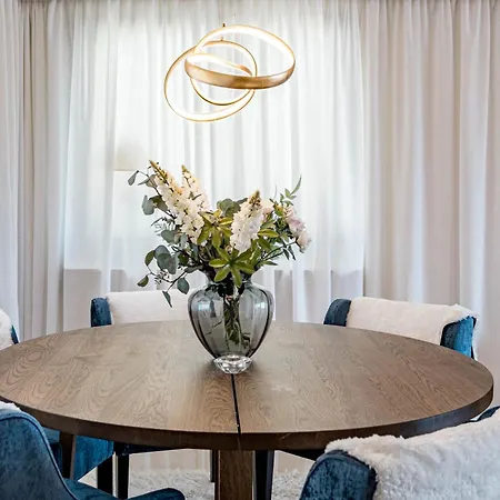 Lag - Spacious Townhouse With Private Jacuzzi And